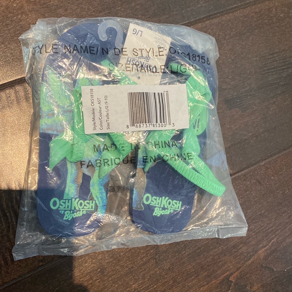 Toddler boy flip flops with back strap brand new in packaging size 9-10